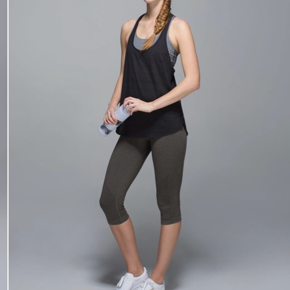 Lululemon In The Flow Crop II Legging in Heathered Wren size 6 Activewear Yoga